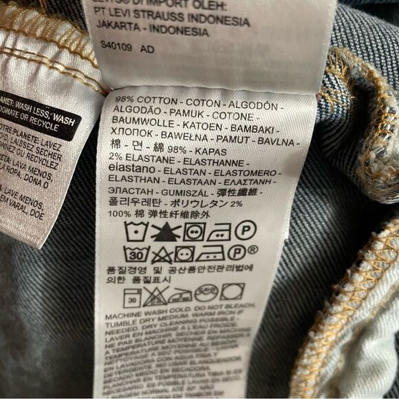 Levi's Medium Wash Soft Structured Denim Jacket - Picture 5 of 7